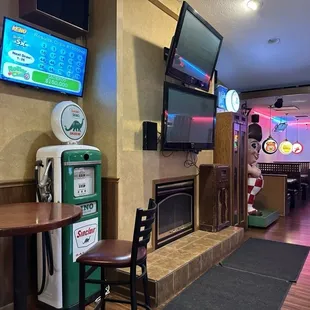 Lots of fun, vintage decorations.