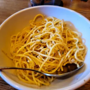 Spaghetti aglio olio side