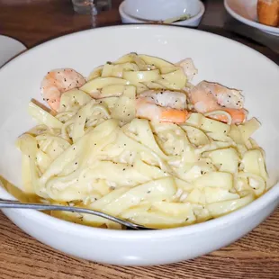 Fettuccine Alfredo w/ Shrimp