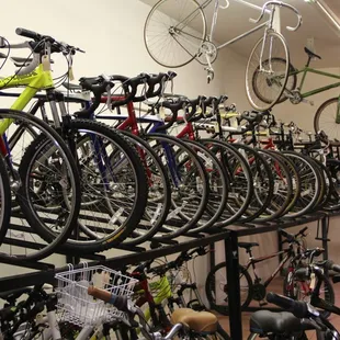 We are located just 2 blocks from the U of A campus! Most repairs while you wait!