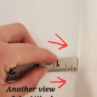 Gap betwteen shower surround panels