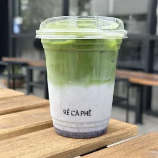 Blueberry Oat Milk Matcha (Instagram: foodwithbros)