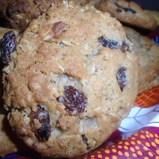 Oatmeal raisin cookie, close-up.