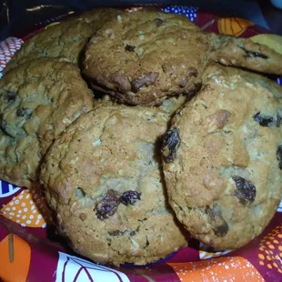 Oatmeal raisin cookies to take home.