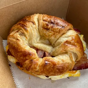 Egg, bacon and cheese croissant