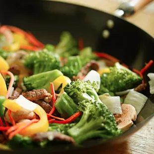 Organic meal service to your home lets you have great meals, peace of mind no shopping or assembly required