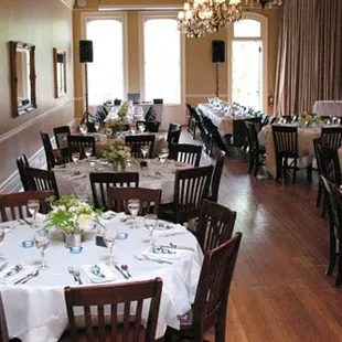 Nice elegant dinner setup. No problem