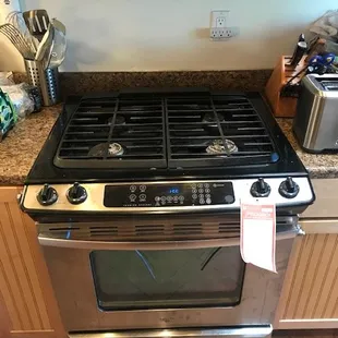 Broken stove - 1 month has passed and they still have not replaced it.