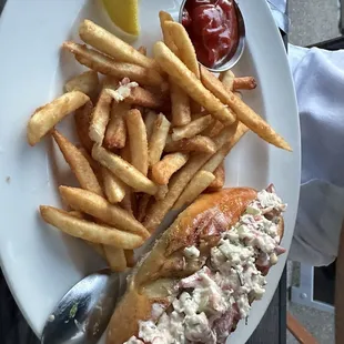 Lobster roll, very good!
