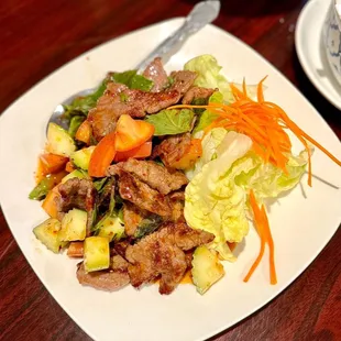 Spicy beef salad