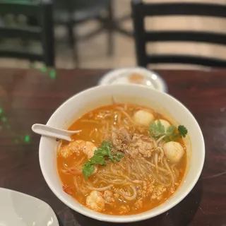 1. Tom Yum Noodle