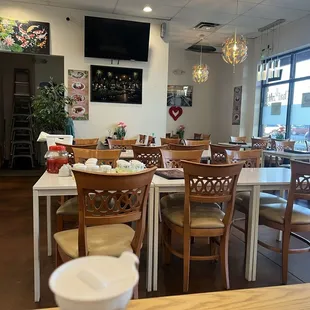 Very clean comfy dining room