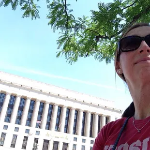 A shaded stop at the courthouse.