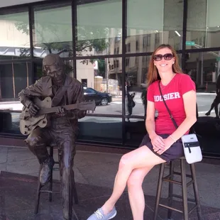 Chet Atkins statue...no singing for me!