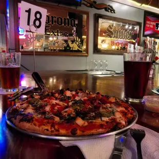 Chicken Florentine pizza minus mushrooms add jalapeño.