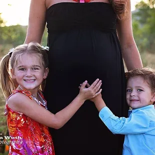 Maternity photshoot with my two toddlers and Rebecca Wuth in Tehachapi CA