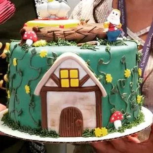 Happy/Snow White side of the cake