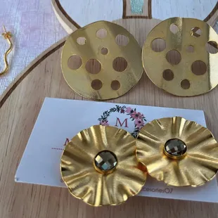 a pair of gold tone earrings