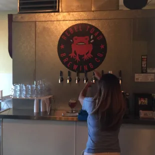 Natalie pours a brew.
