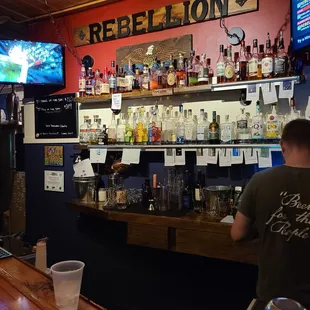 Amazing speakeasy feel in cedarburg with craft beer no one else does this, and live music, come on!!!