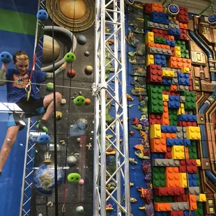 7 Colorful Climbing Walls at Rebounderz Sacramento!