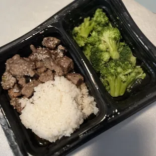 General Tso&apos;s Beef, broccoli, rice