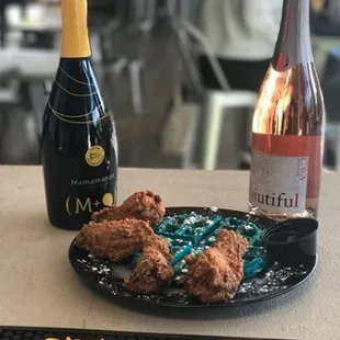 food, chicken wings and fried chicken