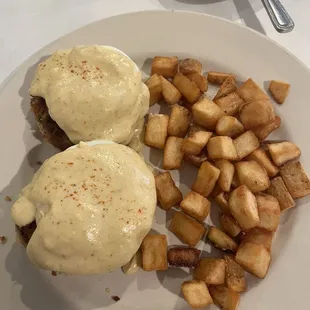 Crab cake eggs Benedict