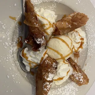 Apple Egg Roll with Whipped Cream and Vanilla Ice Cream...worth the trip!