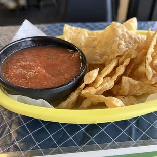 Complimentary crispy chips and good salsa, with an entree order.