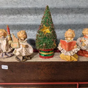 Christmas Carolers Vintage Piece