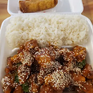 Sesame Chicken Combination Platter with White Rice and Egg Roll