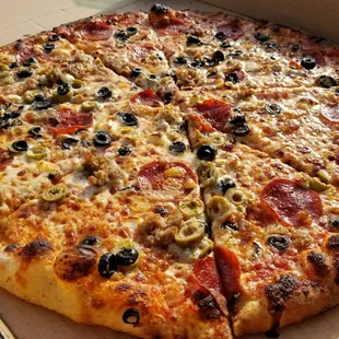 Very good. Sausage, Pepperoni, Green + Black Olives. Needed more sausage, theirs rocks [8/10]