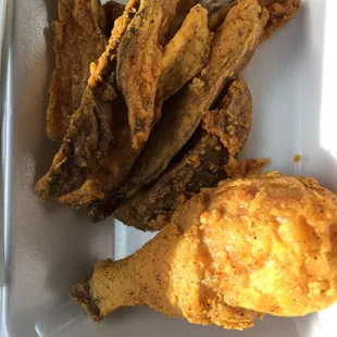 a tray of fried food