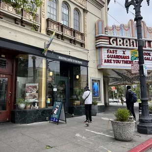 Operating hours but no one home and no sign stating when they would be back.