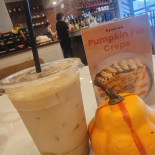 16 oz. Iced Apple Crisp Latte