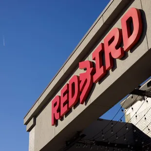 the sign for the restaurant