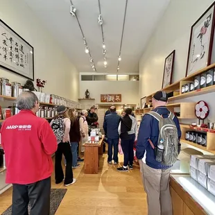 A tour group wandered in while we were tasting.