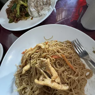 Chicken mei fun and hunan beef