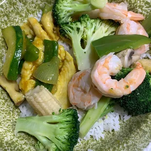 Yellow curry &amp; steamed shrimp with vegetables