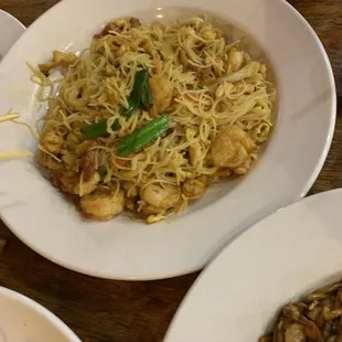 Singapore rice noodles with chickens and shrimp