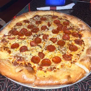 Large pepperoni pizza