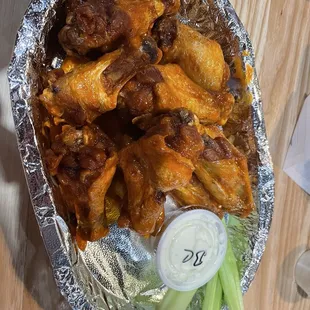 10 Buffalo wings, medium sauce