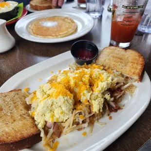 a plate of breakfast food