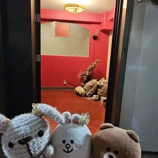 The door opened! There&apos;s a broken statue in the corner!