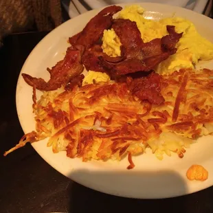 Crispy bacon and eggs scrambled