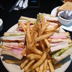 House club the best comes with turkey and ham soooo  good