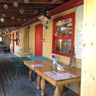 Outside order and picks-up window.