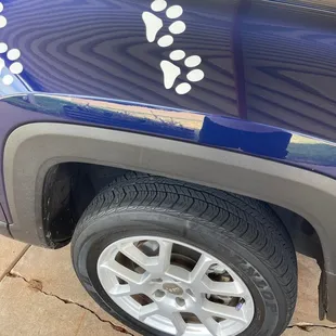 Nice dirty plastics on side of car