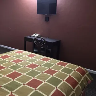 Newly Remodeled Double Queen with Flat Screen TV
